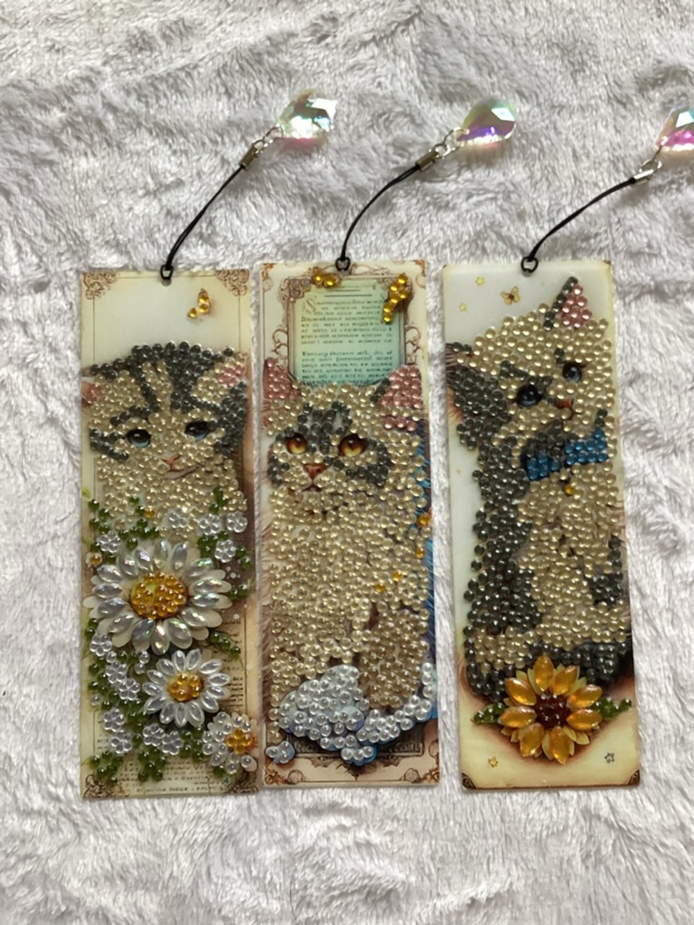 Beige & Gray Cat Crystal Bookmark - Sparkling Floral Design